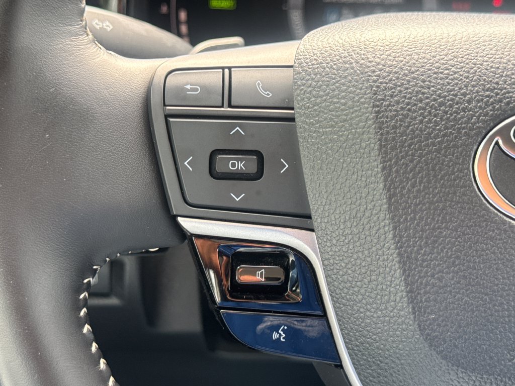Used 2025 Toyota Camry SE FWD image 30