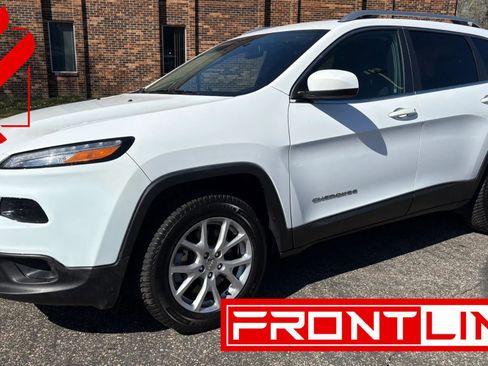 Used 2017 Jeep Cherokee Latitude w/ Cold Weather Group AWD/4WD image 1