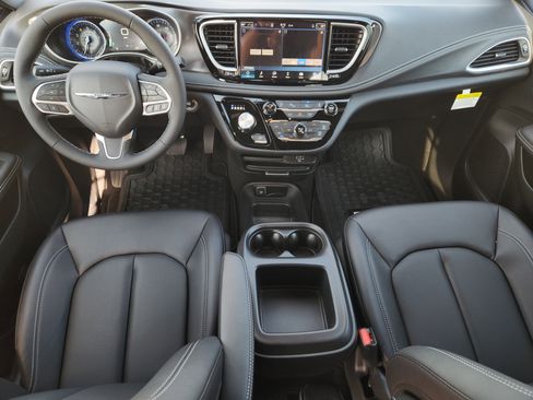 New 2026 Chrysler Pacifica Select image 20