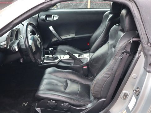 Used 2005 Nissan 350Z Touring image 9
