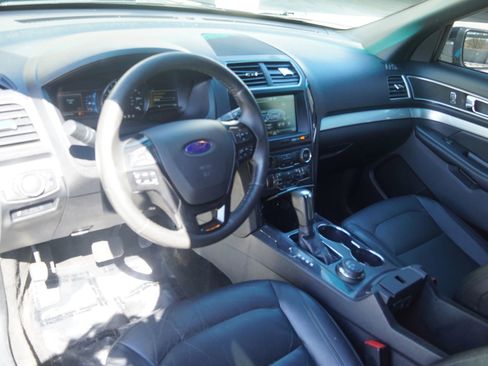 Used 2016 Ford Explorer XLT w/ Equipment Group 202A image 27