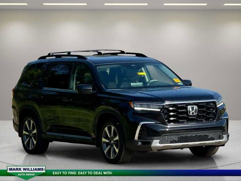 Used 2025 Honda Pilot Elite image 1