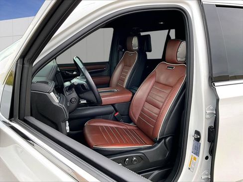 Used 2023 GMC Yukon Denali Ultimate AWD/4WD image 5
