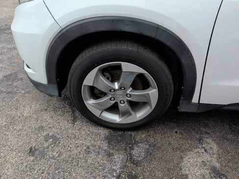 Used 2017 Honda HR-V EX image 9