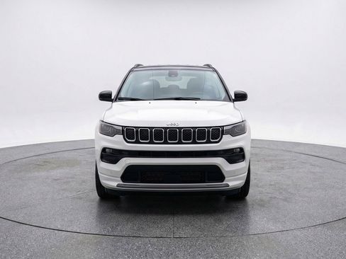 Used 2025 Jeep Compass Limited AWD/4WD image 2