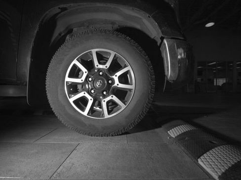 Used 2016 Toyota Tundra Limited w/ Limited Premium Package AWD/4WD image 7