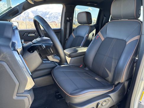 Used 2024 GMC Canyon AT4 w/ Technology Package image 18