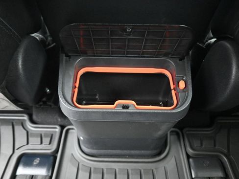 Used 2021 Toyota Sienna XSE FWD image 32