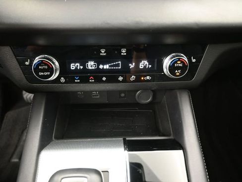 Used 2024 Mitsubishi Outlander SEL image 6