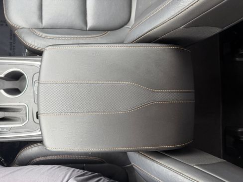 Used 2020 Chevrolet Traverse Premier AWD/4WD image 32