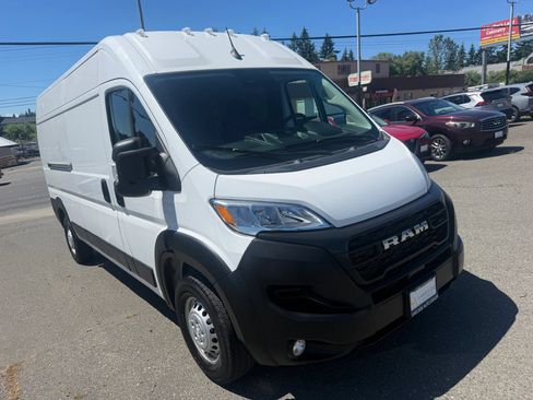 Used 2026 RAM ProMaster 2500 w/ Convenience Group FWD image 4