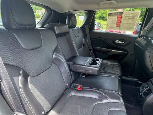 Used 2019 Jeep Cherokee Limited AWD/4WD image 24