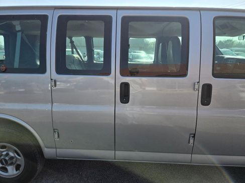 Used 2006 GMC Savana 1500 Passenger image 9