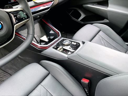 Used 2025 BMW X3 xDrive30i w/ Premium Package image 19