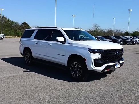 Used 2024 Chevrolet Suburban Z71 w/ Luxury Package image 2