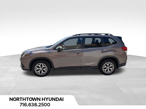 Used 2024 Subaru Forester Premium AWD/4WD image 2