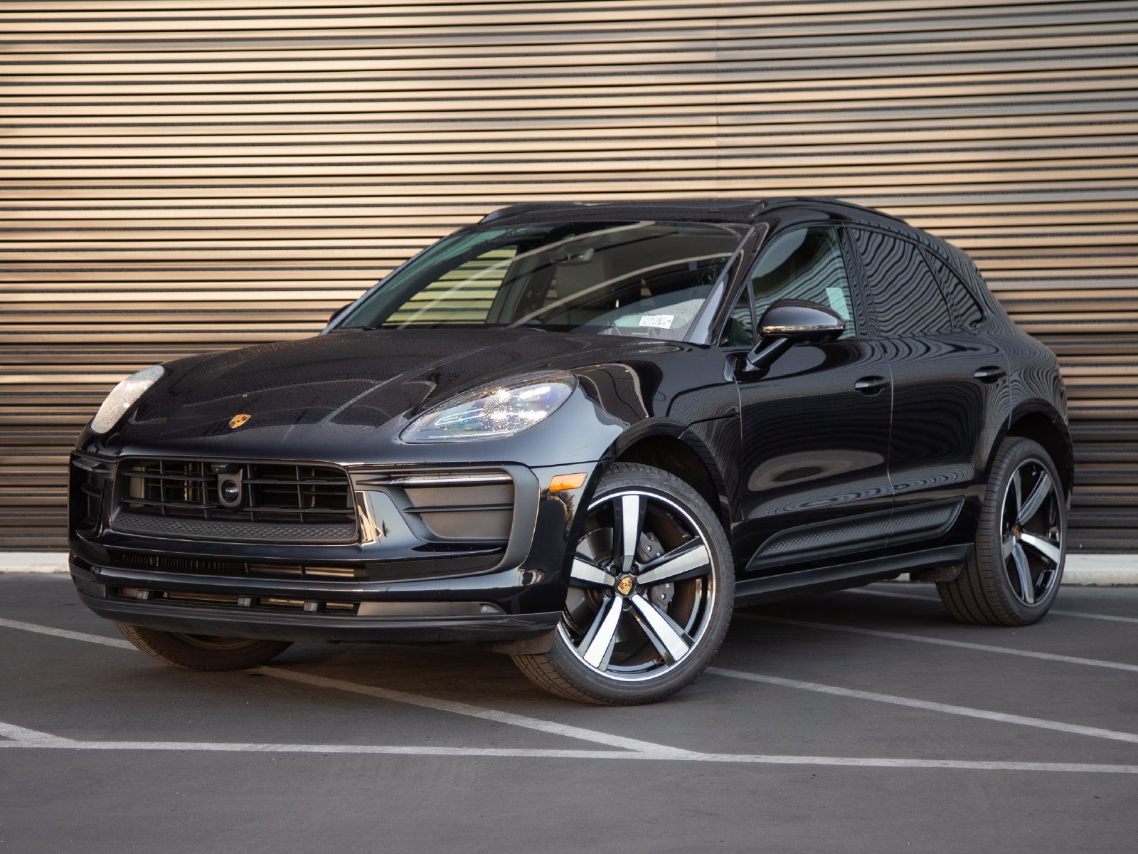 Certified 2026 Porsche Macan AWD/4WD image 1