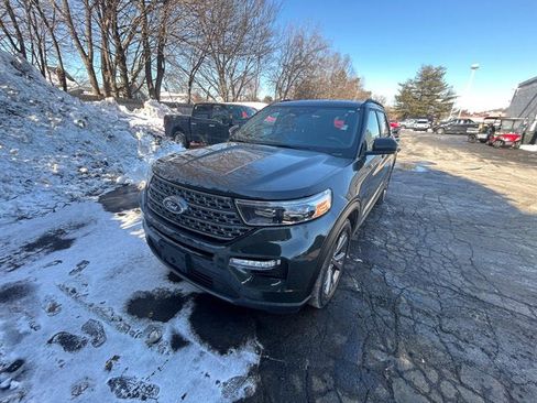 Used 2023 Ford Explorer XLT w/ Equipment Group 202A image 3