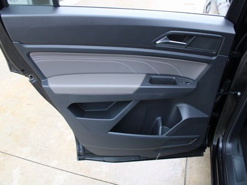 Certified 2023 Volkswagen Atlas Cross Sport SE image 22