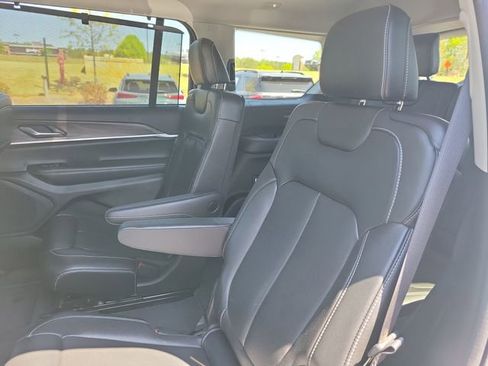 Used 2023 Jeep Grand Cherokee L Limited w/ Luxury Tech Group II RWD image 10