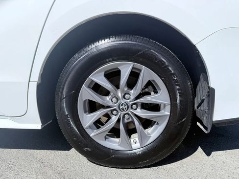 Used 2024 Toyota Sienna LE w/ LE Plus Package AWD/4WD image 10
