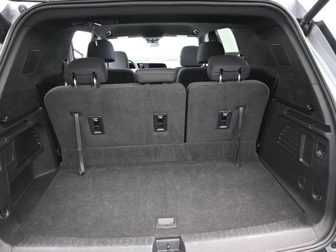Used 2025 Chevrolet Traverse LT image 18