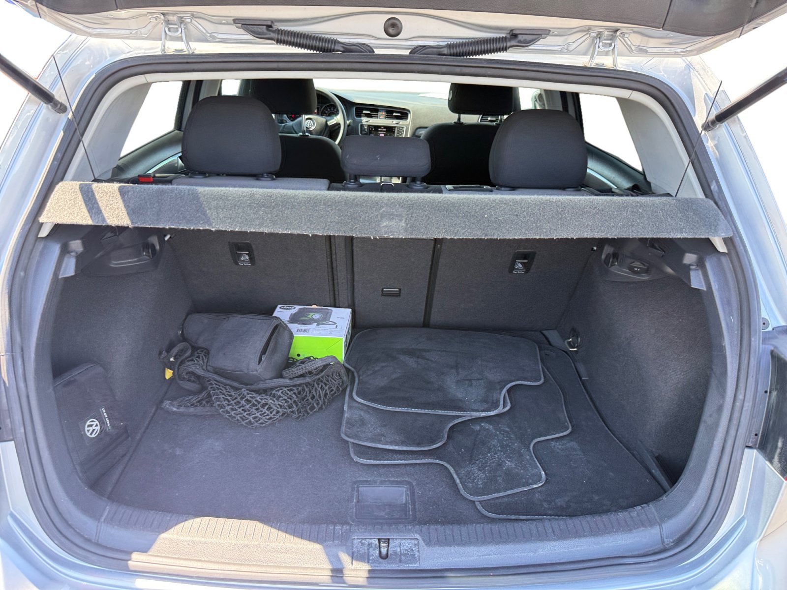 Used 2016 Volkswagen e-Golf SE w/ DC Fast Charging Package FWD image 17