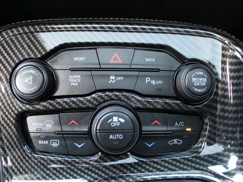 Used 2015 Dodge Challenger R/T Plus image 21