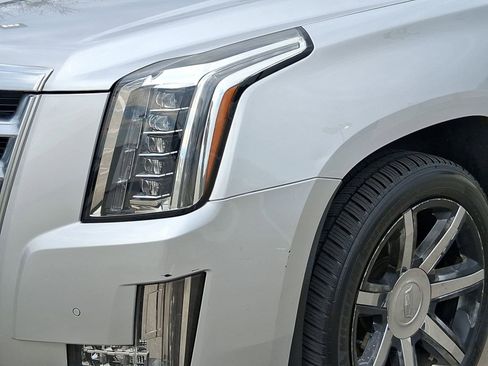 Used 2016 Cadillac Escalade ESV Luxury image 11