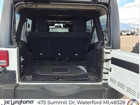 Used 2015 Jeep Wrangler Unlimited Rubicon image 7