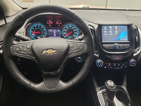 Used 2018 Chevrolet Cruze Premier FWD image 22