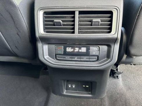 Used 2025 Volkswagen Atlas SE image 21