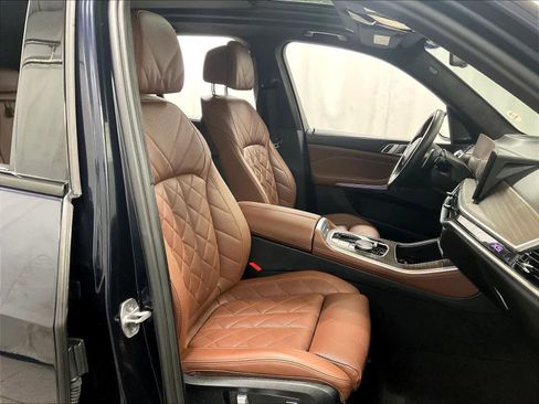 Used 2024 BMW X5 xDrive40i w/ M Sport Package image 11