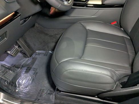 New 2025 Land Rover Range Rover Sport image 4