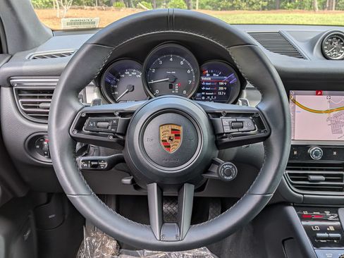 Certified 2026 Porsche Macan AWD/4WD image 7