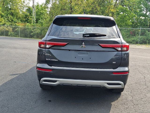 Used 2024 Mitsubishi Outlander AWD image 11
