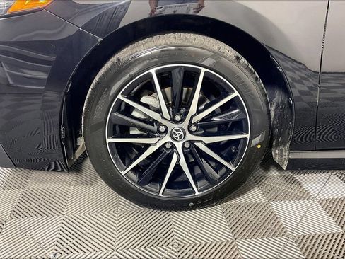 Used 2022 Toyota Camry SE FWD image 12