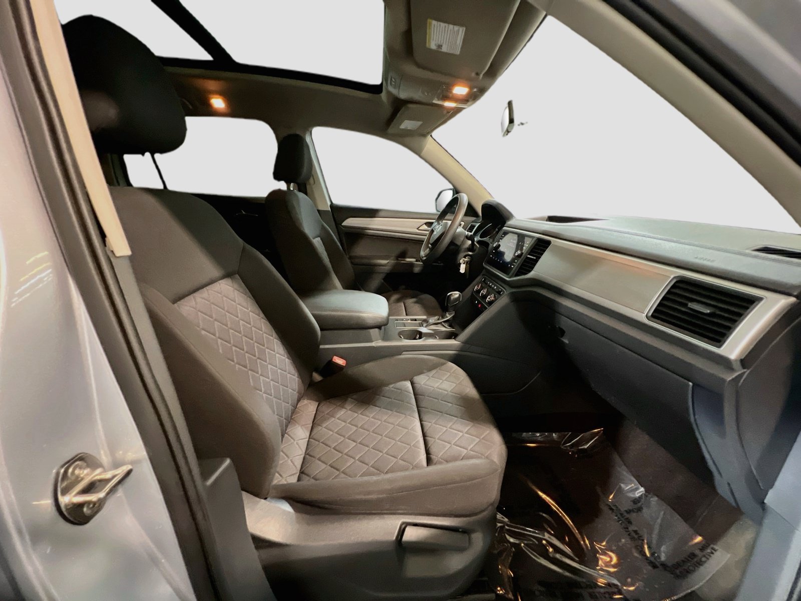 Used 2018 Volkswagen Atlas Launch Edition FWD image 21