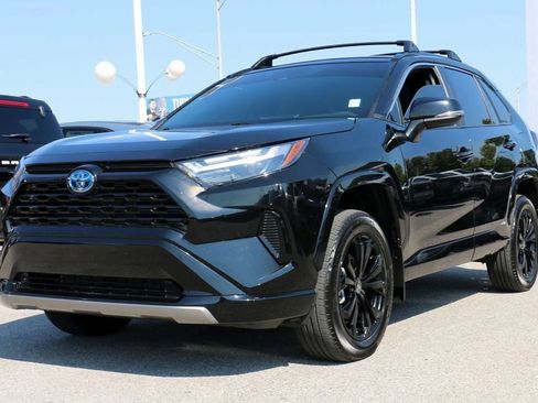 Used 2024 Toyota RAV4 SE image 1