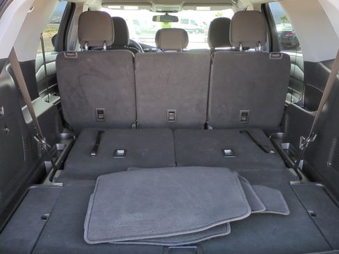 Used 2023 Ford Explorer XLT image 27