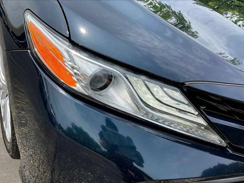 Used 2018 Toyota Camry XLE FWD image 31
