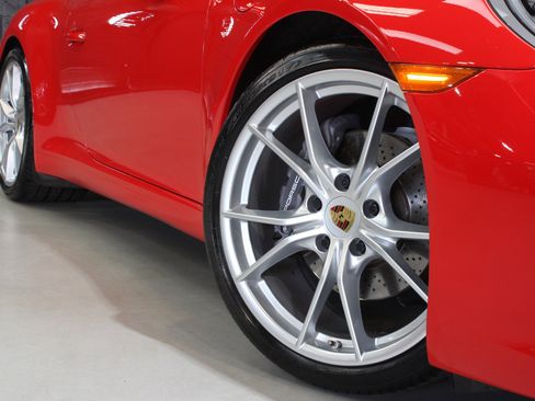 Used 2019 Porsche 911 Carrera w/ Sportdesign Package image 18