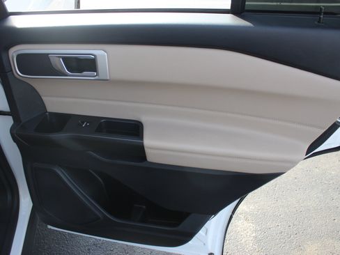 Used 2020 Ford Explorer XLT w/ Equipment Group 202A image 27