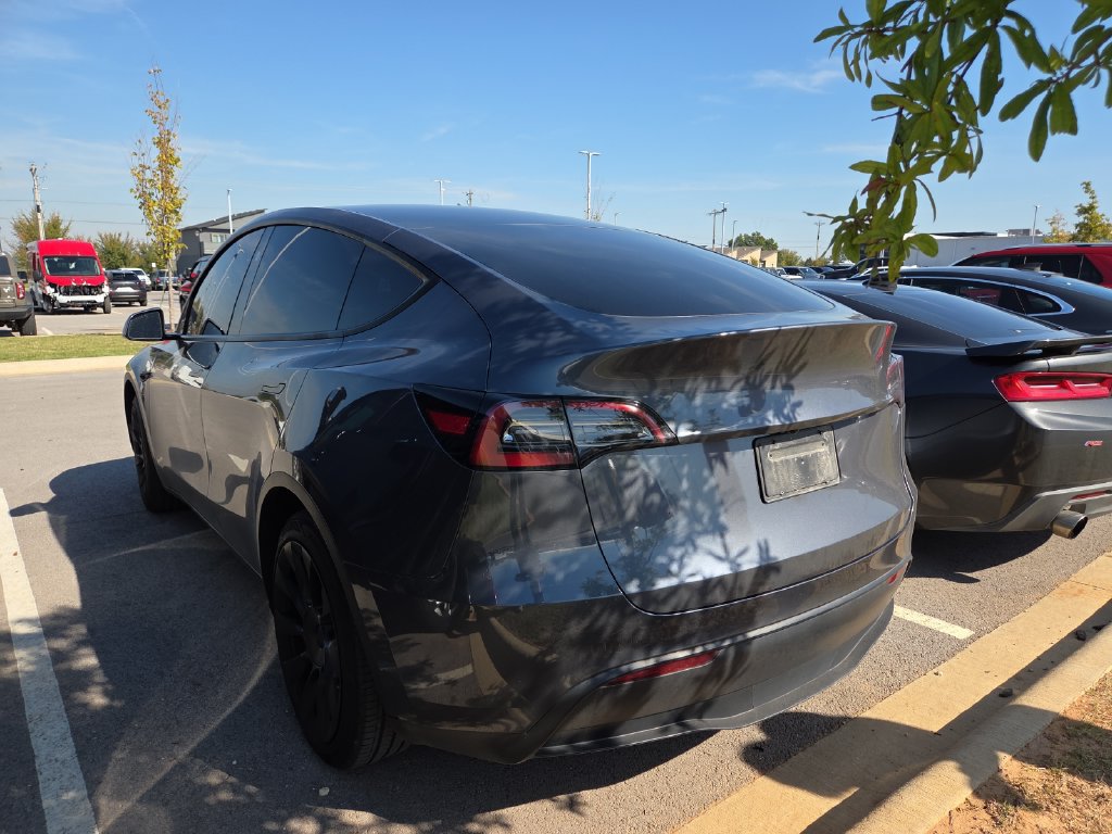 Used 2023 Tesla Model Y Long Range AWD/4WD image 2