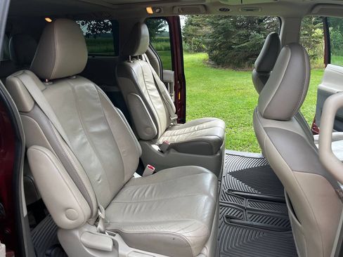 Used 2013 Toyota Sienna Limited w/ Premium Pkg AWD/4WD image 5