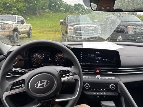 Used 2024 Hyundai Elantra SEL FWD image 19
