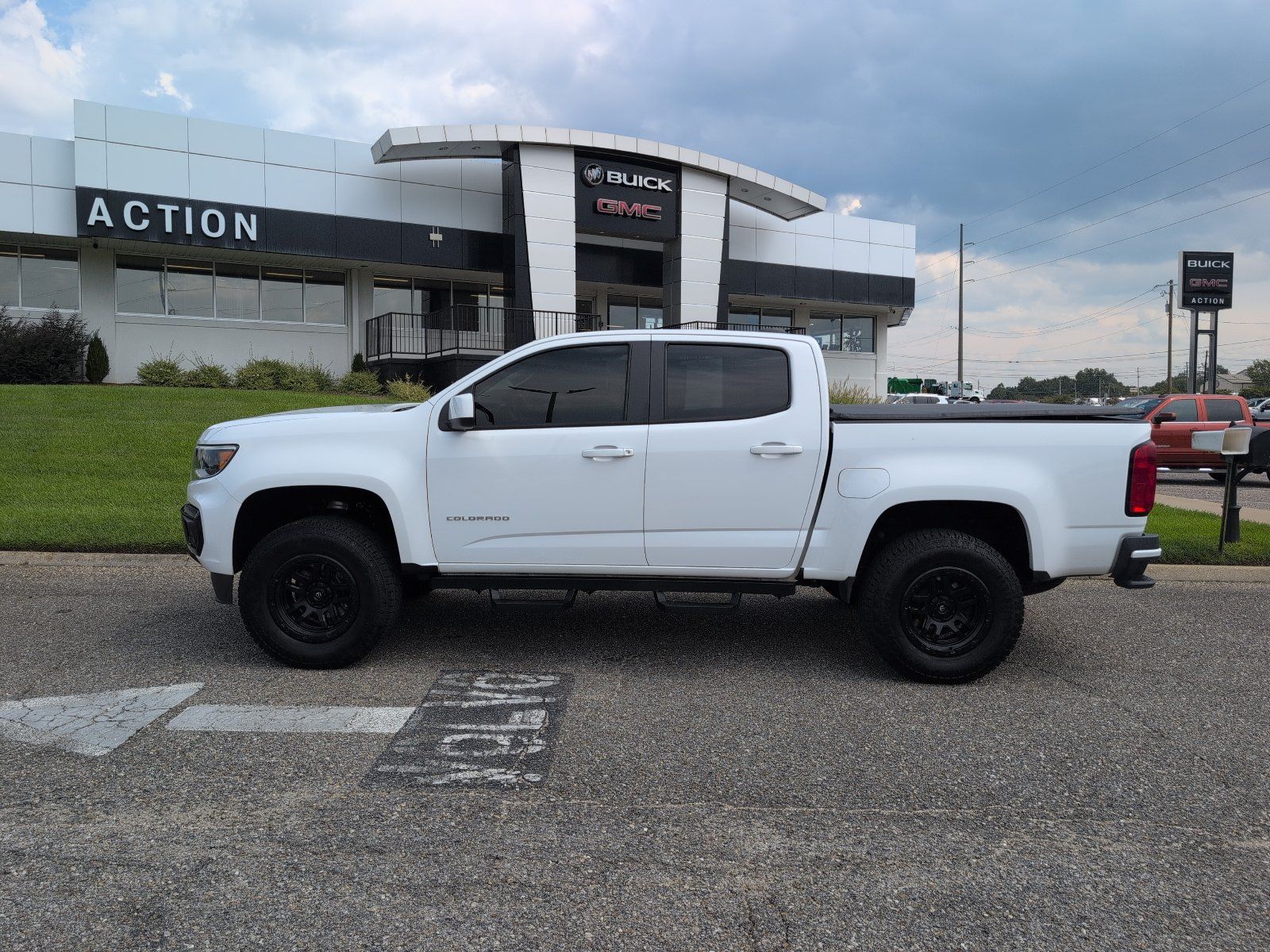 Used 2021 Chevrolet Colorado W/T w/ Custom Special Edition RWD image 2