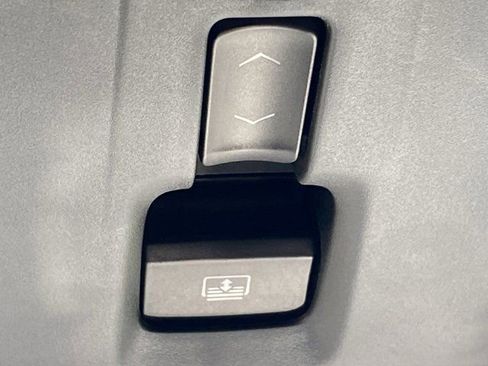 Used 2025 GMC Yukon Denali w/ Sun & Power Step Package AWD/4WD image 31