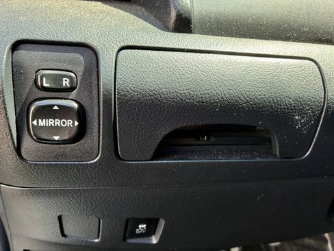 Used 2011 Toyota Camry SE w/ SE Extra-Value Pkg #1 FWD image 32