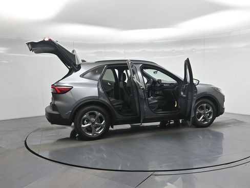Used 2025 Ford Escape ST-Line w/ Equipment Group 301A image 4